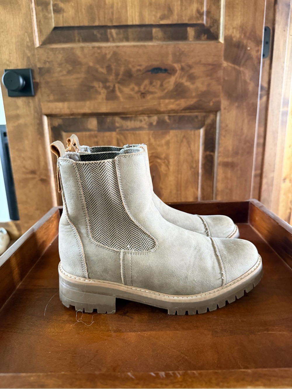 Women's Chelsea Ankle Boots in Light Taupe Suede